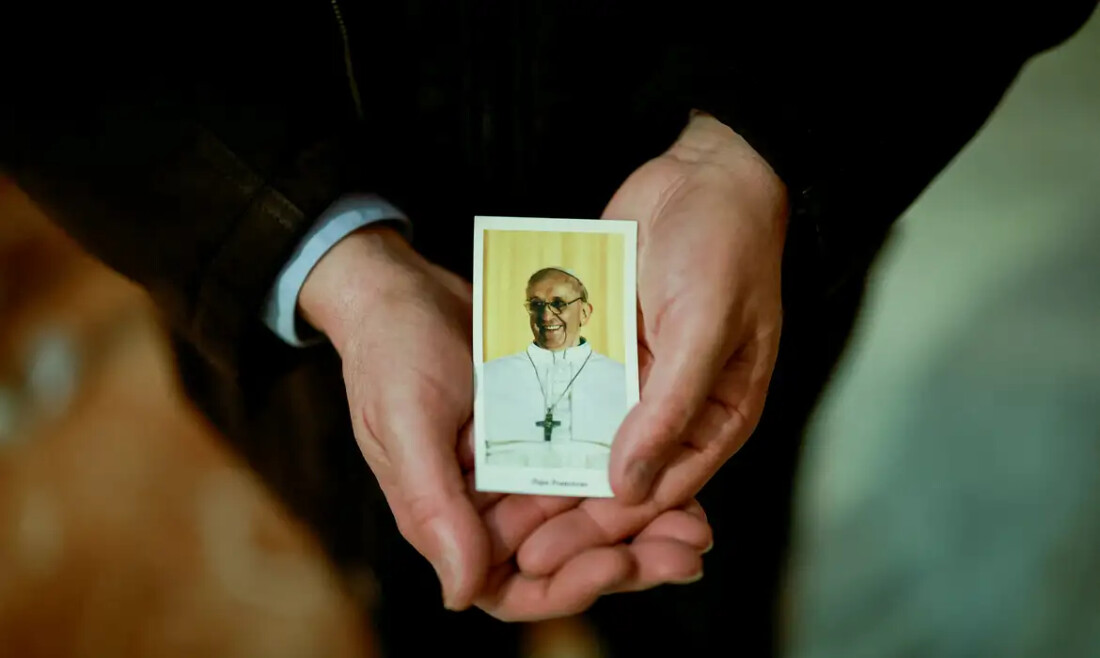 Papa Francisco passa noite tranquila, após 4 semanas de internação