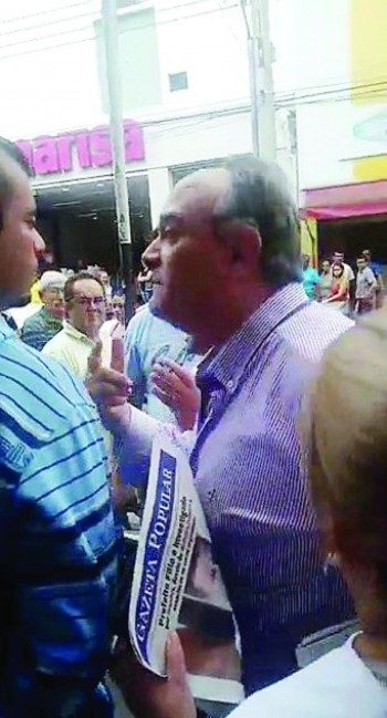 Entrega de publicação causa confusão no centro de Ferraz