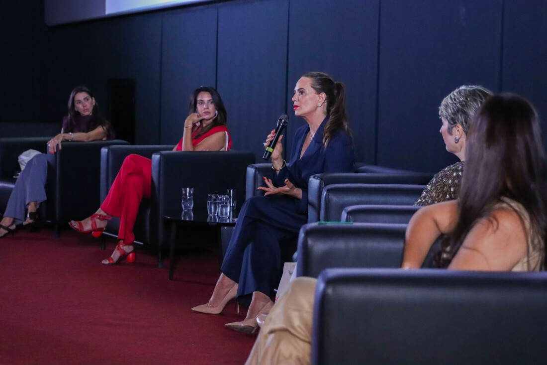 Fundo Social de Itaquá reúne 300 mulheres em evento com Luiza Brunet