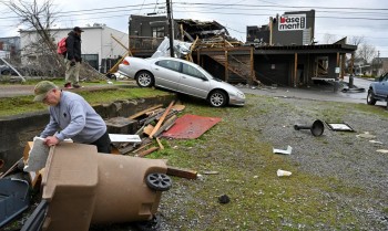 Número de mortos nos EUA por tornados do fim de semana sobe para 36