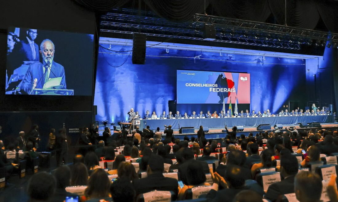 Na OAB, Lula defende regulação para combate às "oligarquias digitais"