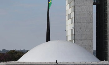 Em meio ao PL da Anistia, Senado homenageia redemocratização do Brasil