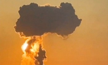 Ucrânia ataca base de bombardeiro russo e provoca enorme explosão