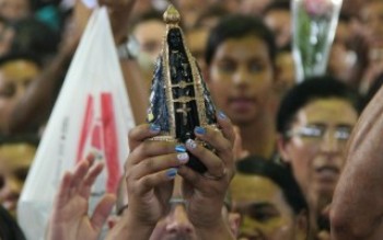 Missa atrai mais de seis mil pessoas no ginásio de Itaquá