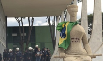 Moraes vota para condenar mulher que pichou "Perdeu, mané" no STF