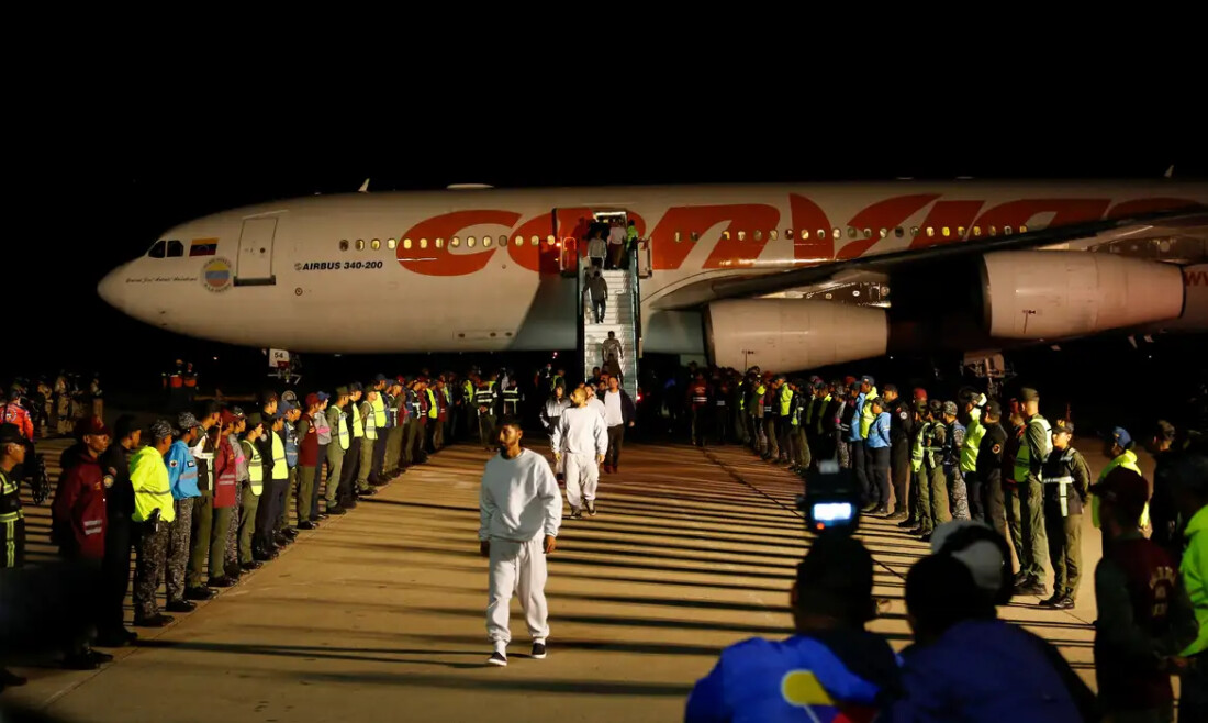 Venezuela recebe deportados após EUA enviar imigrantes a El Salvador