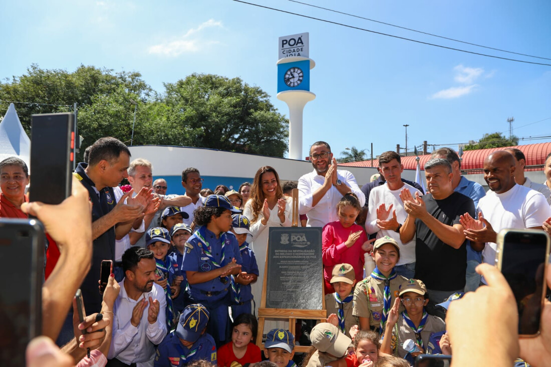Prefeito Saulo Souza entrega revitalização do Relógio e de Monumento de Poá