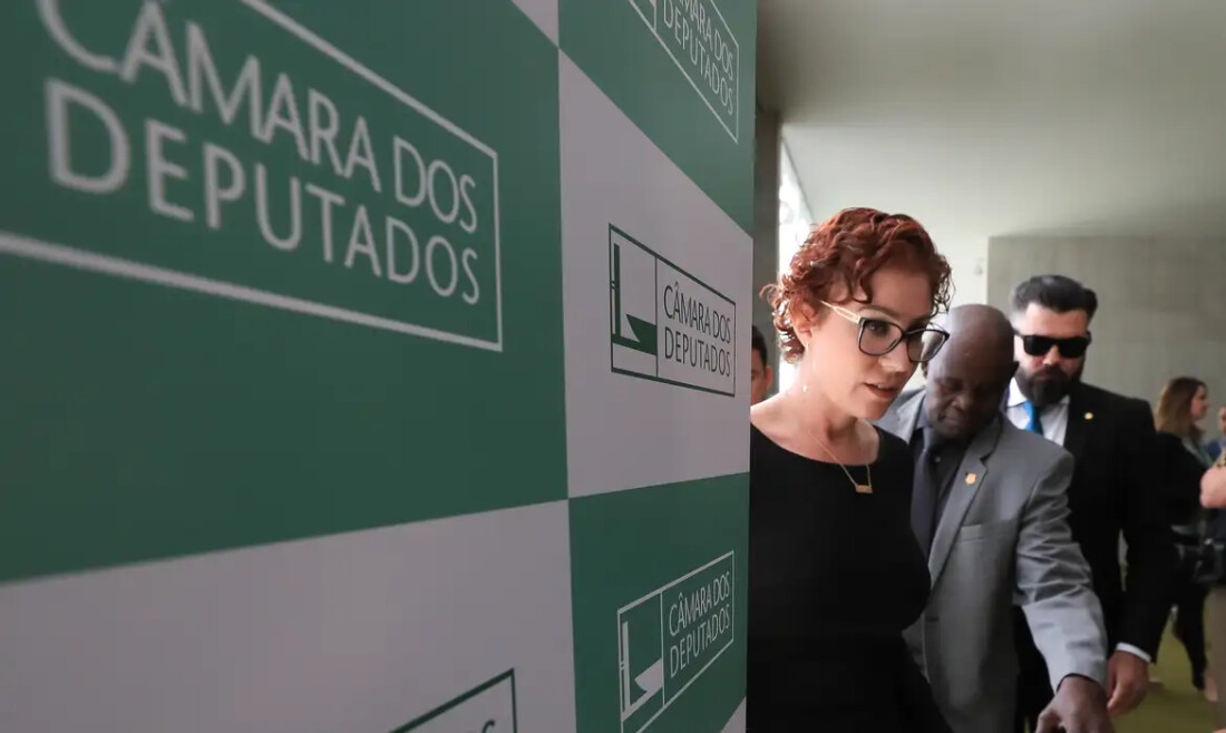 Após pedido de vista, STF suspende julgamento de Carla Zambelli