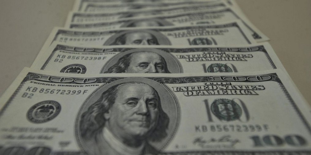 Dólar cai para R$ 5,16 um dia após segundo turno das eleições