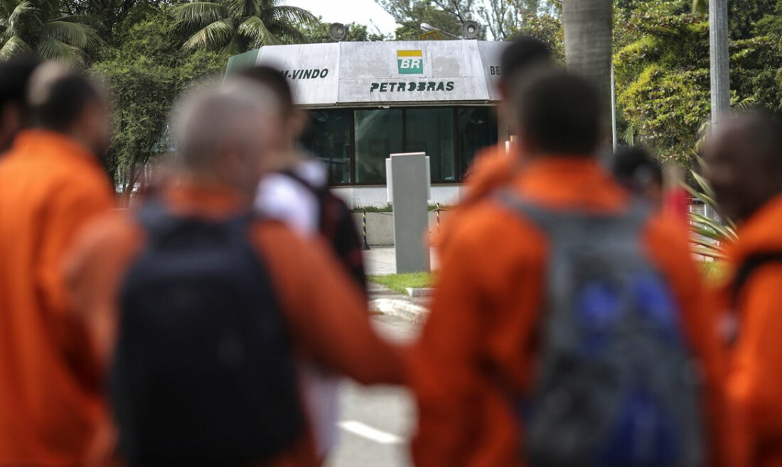 Petroleiros param por 24 horas contra mundanças no teletrabalho e PLR