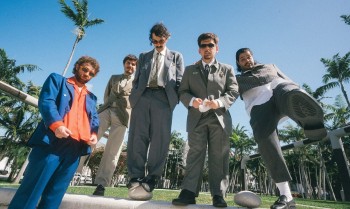 Programa da Rádio Nacional entrevista bandas do festival Lollapalooza