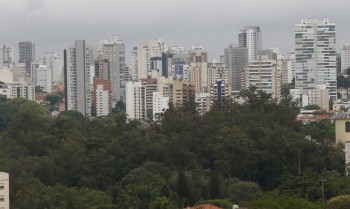 Construções em cidades brasileiras crescem mais que a população