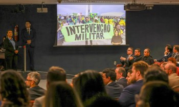 Brasil chegou perto de voltar à ditadura, diz New York Times