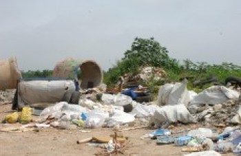 Ligação com estrada de Santa Mônica acumula lixo e entulho