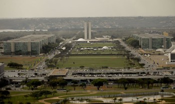 Reajuste de servidores federais será pago em maio, garante governo