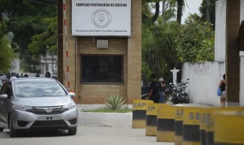Rio derruba 19 imóveis irregulares próximos do Complexo de Gericinó