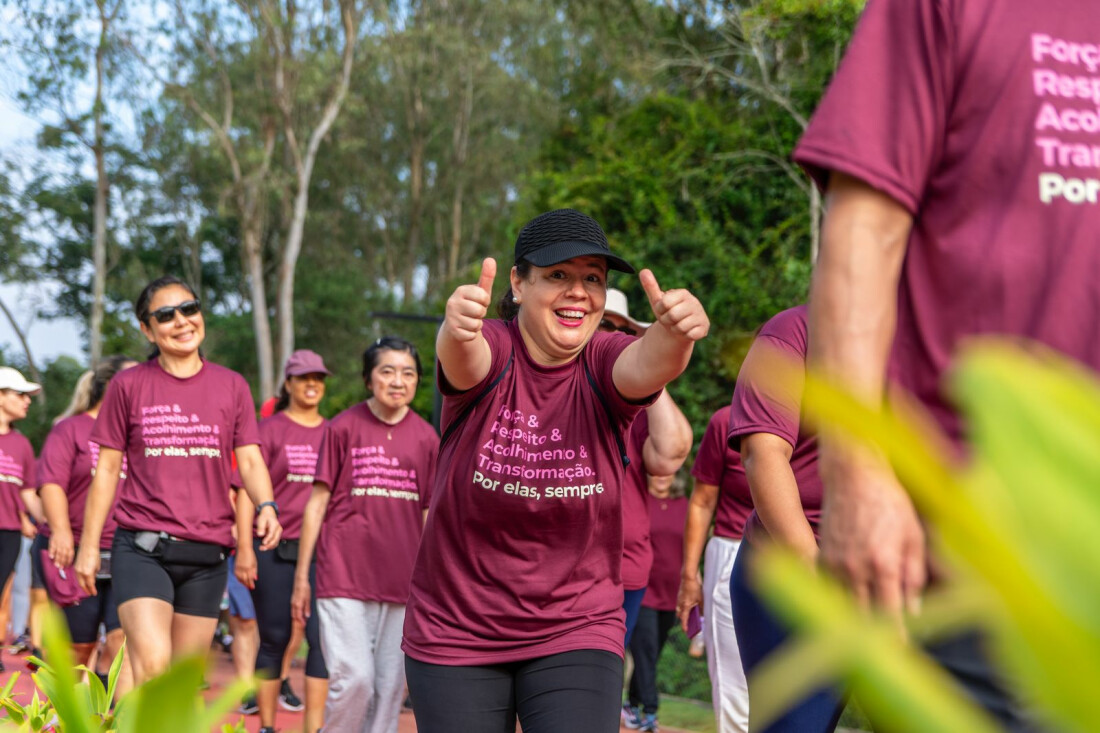 Mais de 500 pessoas celebram a Caminhada do  Mês da Mulher em Mogi