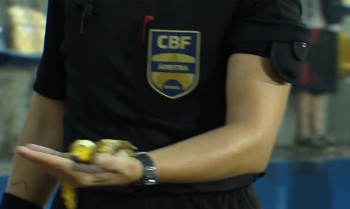 Após caso de racismo, STJD pune Inter com perda de 3 mandos de jogos