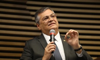 Ministro é aplaudido ao dizer que crime não está nos morros do Rio