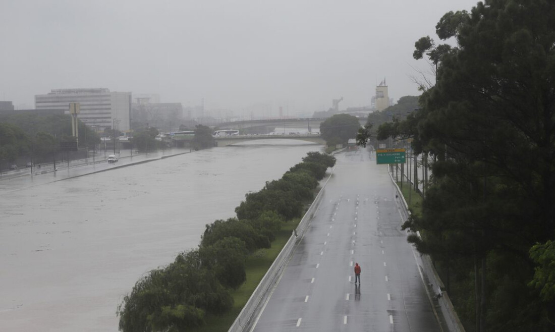 Fortes chuvas atingem São Paulo e alagam ruas