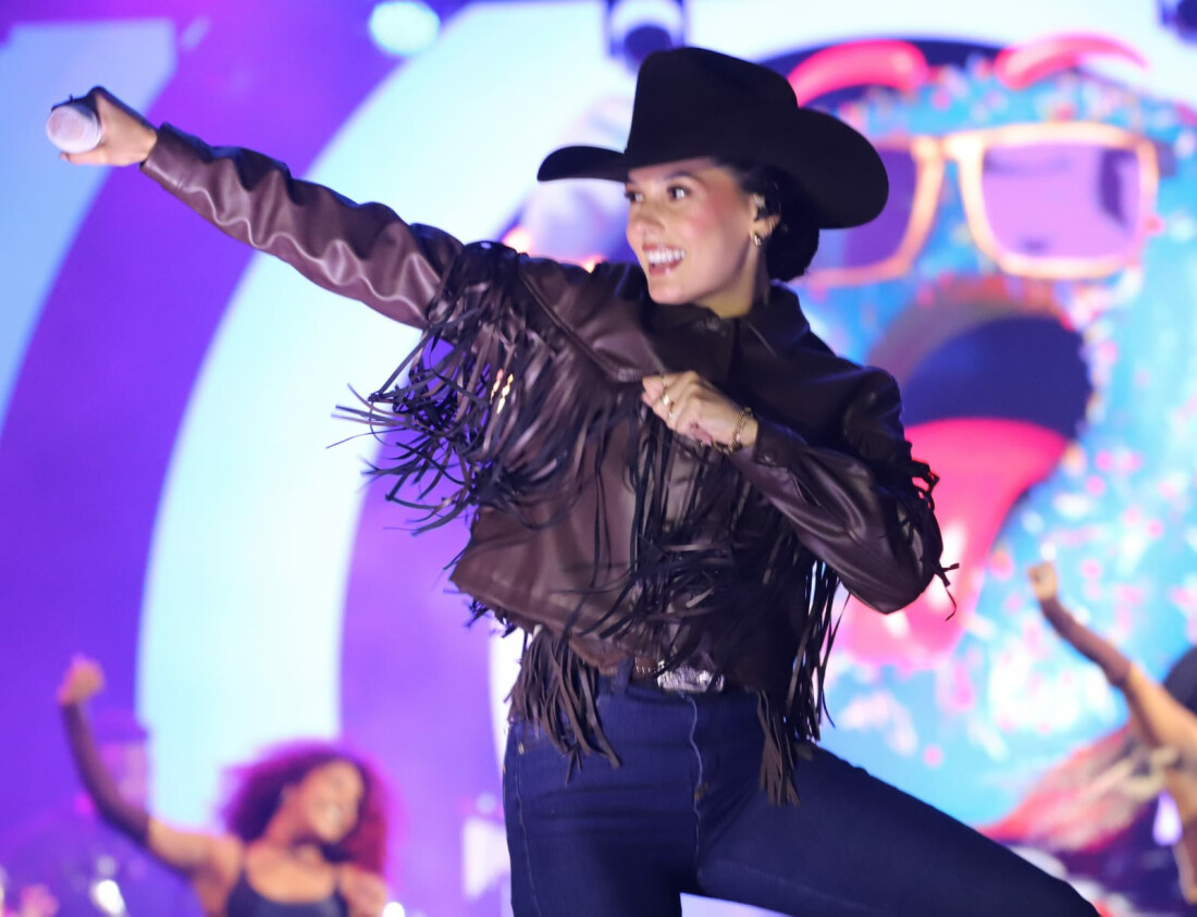 Para mais de 20 mil pessoas, Ana Castela dá show de carisma no Suzano Music Festival 