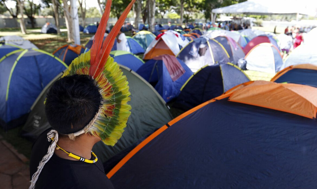 Milhares de indígenas acampam em Brasília pelo direito à terra
