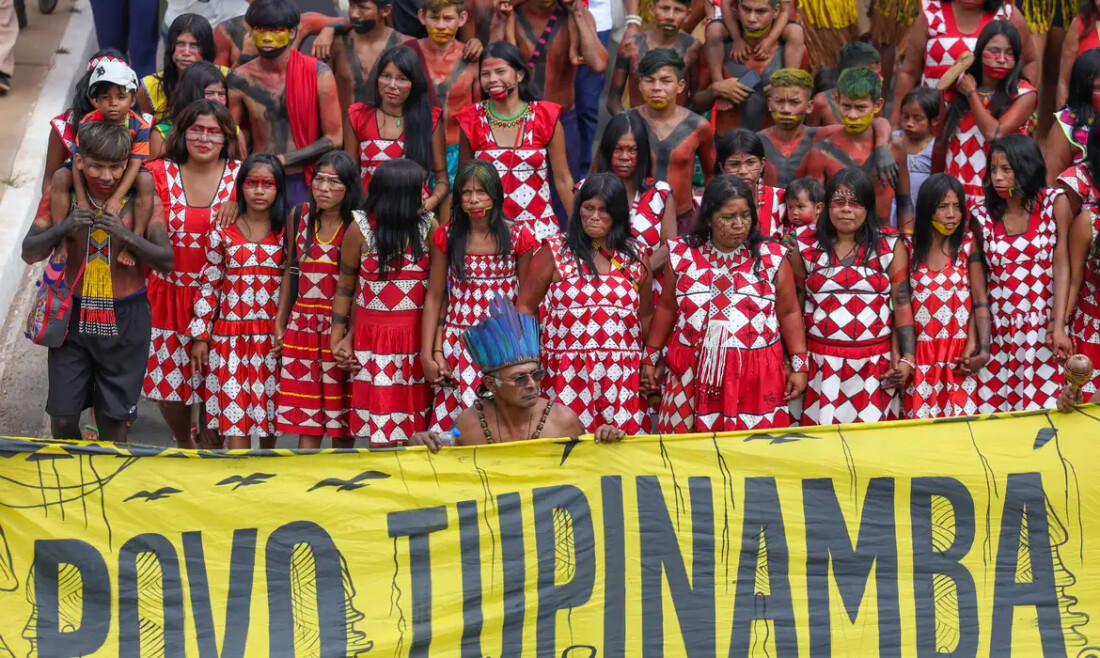 Indígenas lotam plenário da Câmara em sessão que exalta mobilização