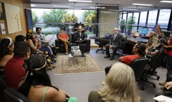 Relator do marco temporal, Mendes recebe representantes de indígenas