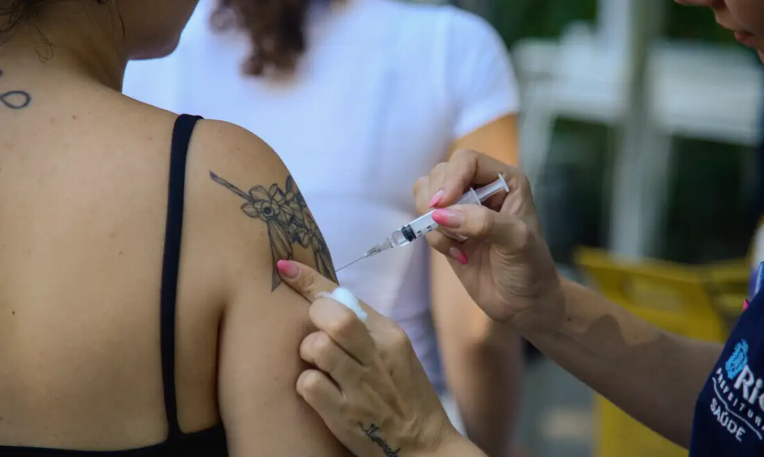 Cidade do Rio estende vacina contra dengue para jovens de 19 e 20 anos