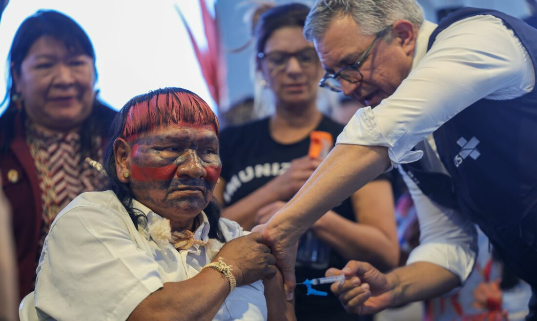 Padilha vacina lideres indígenas para mostrar segurança do imunizante