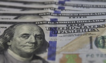 Dólar cai para R$ 5,84 após suspensão de tarifaço de Trump