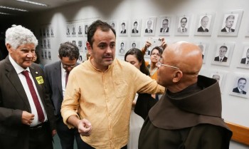 Greve de fome: Glauber acampa na Câmara após Conselho votar cassação