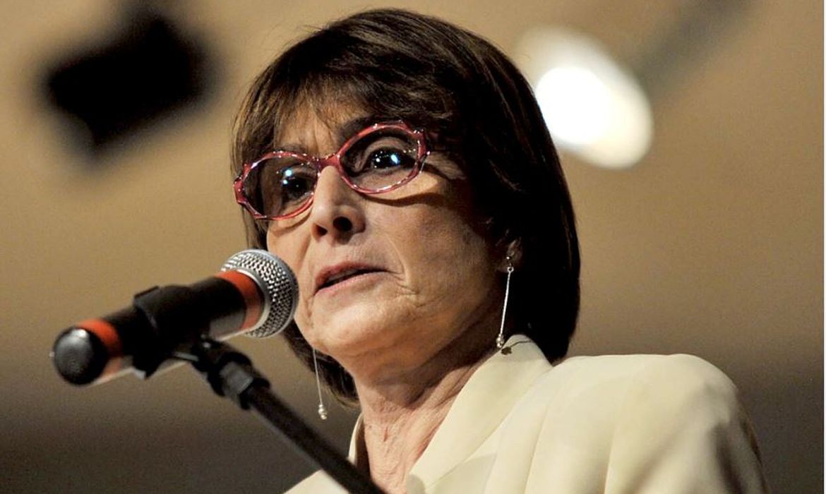 Helena Nader é reeleita presidente da Academia Brasileira de Ciências 