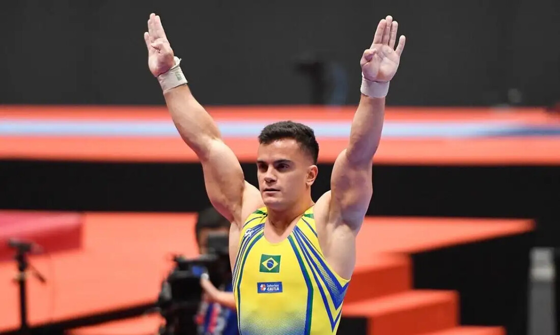 Caio Souza vai à final das barras paralelas em etapa da Copa do Mundo