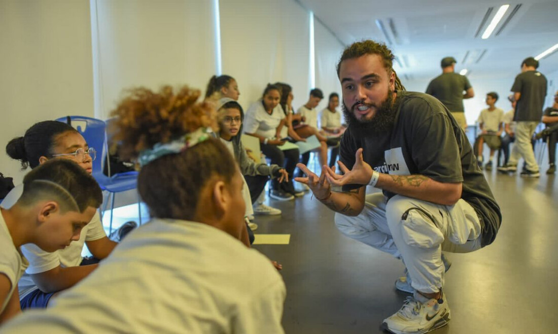 Oficina ensina escrita criativa a partir da cultura do slam no Rio
