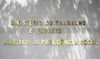 Médicos peritos do INSS voltam ao trabalho nesta segunda-feira