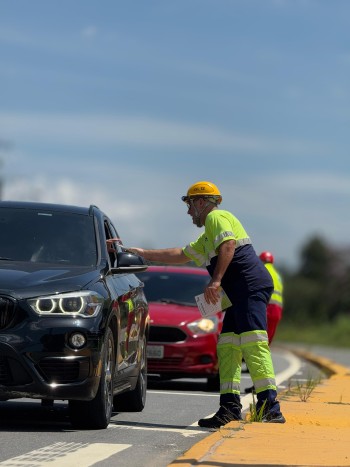 CNL realiza blitz educativa com orientações para o Feriado de Páscoa na Mogi-Bertioga