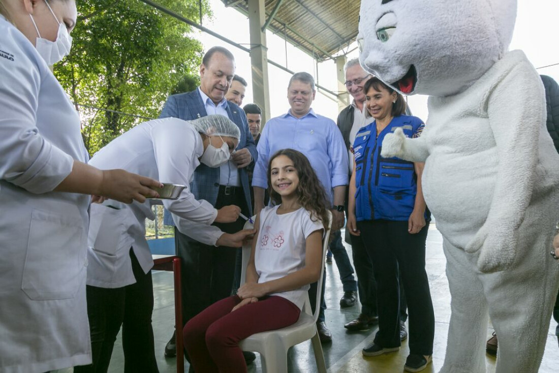 SP e municípios anunciam estratégia de vacinação em escolas 