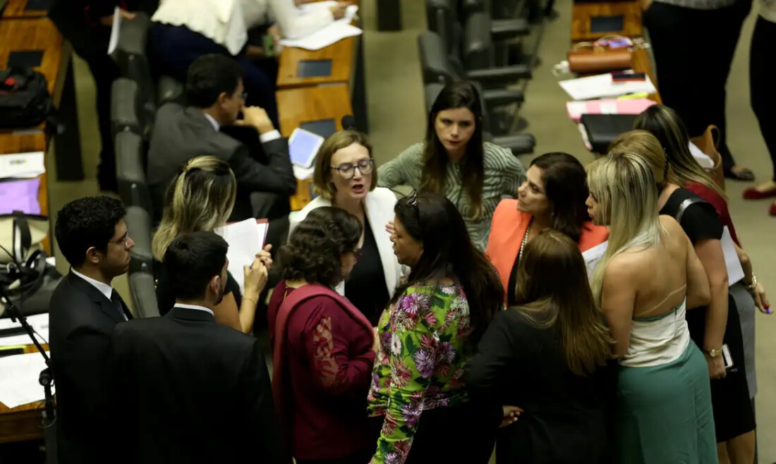 Mudança no Código Eleitoral reduz participação feminina, diz Oxfam