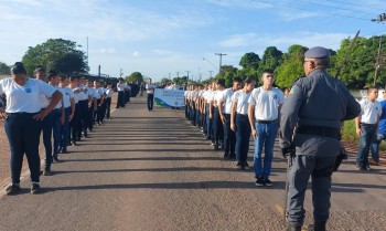 Governo de SP insiste em adotar modelo educacional cívico-militar