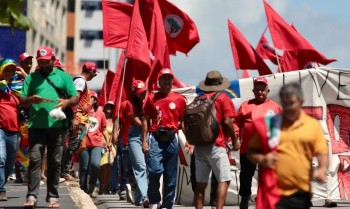 Militantes do MST são atropelados durante ato no Recife