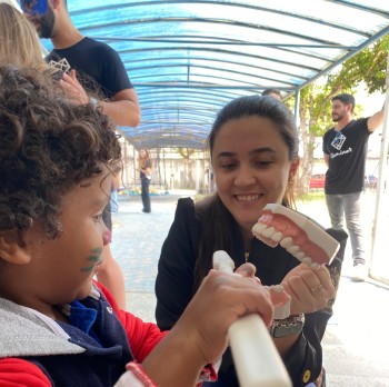 APCD realiza palestra de conscientização em saúde bucal para crianças 