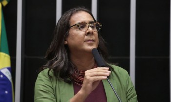 Deputada Duda Salabert diz ter gênero alterado em visto para os EUA