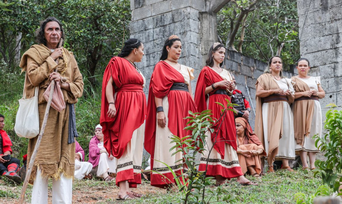 Trabalho e estudo: comerciantes em Via Sacra no DF buscam sonhos