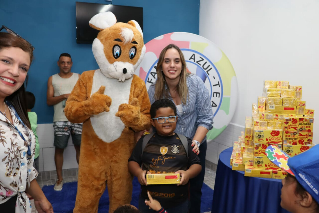 Fundo Social doa 4.892 caixas de bombons para 43 associações de 25 bairros