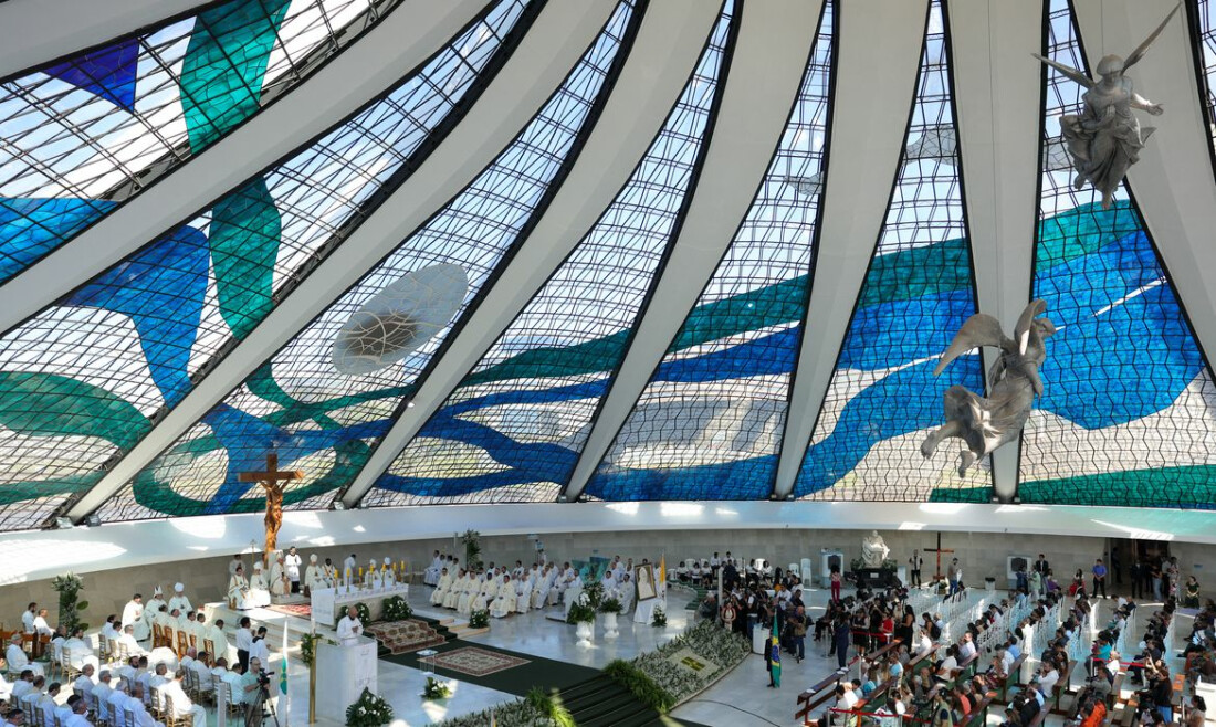 Brasilienses homenageiam papa Francisco nos 65 anos da capital