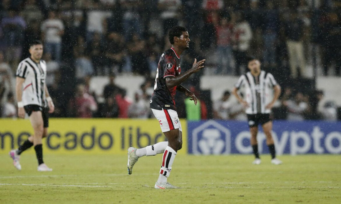 Libertadores: São Paulo supera Libertad e assume liderança do Grupo D