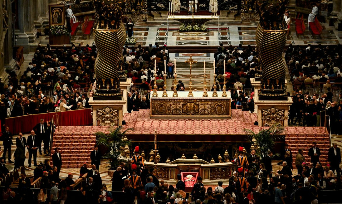 Funeral e sepultamento do papa Francisco são realizados neste sábado