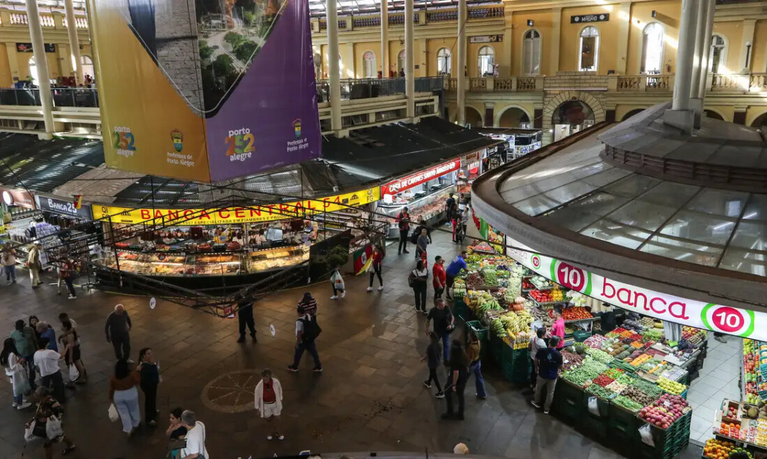 Após um ano, centro de Porto Alegre tenta virar página das inundações
