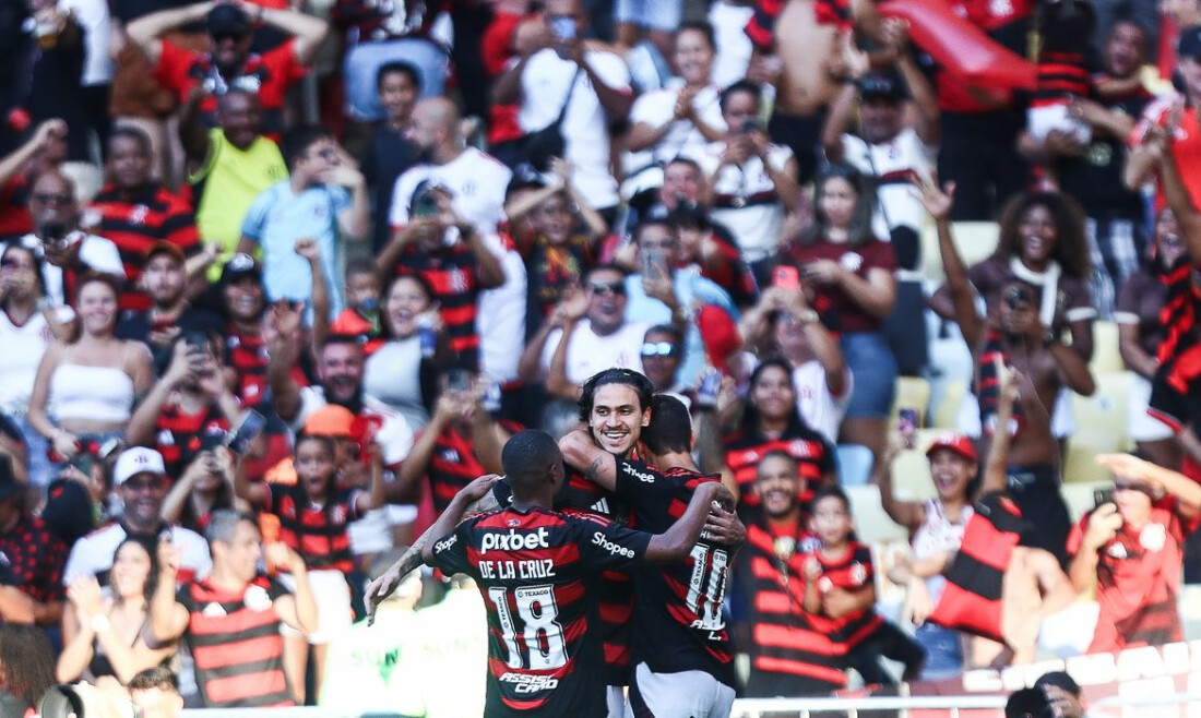 Flamengo sobra e goleia o Corinthians no estádio do Maracanã